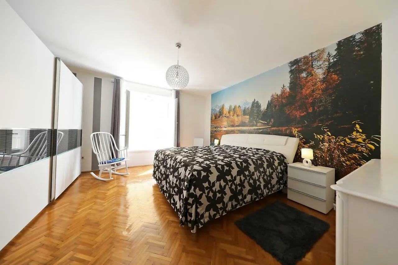 Ski Apartment Zadar 0*,